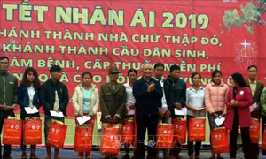 Phó Chủ tịch Quốc hội Uông Chu Lưu dự 'Tết nhân ái' tại huyện Quan Hóa, Thanh Hóa