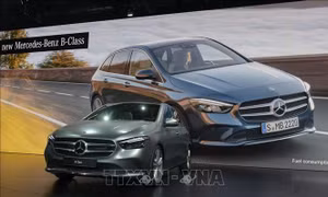 Lexus ES300h, Mercedes-Benz Maybach S560 xuất hiện tại triển lãm ô tô Việt Nam