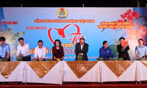 Lãnh đạo Đảng, Nhà nước chung vui 'Tết Sum vầy 2019' với công nhân TP Hồ Chí Minh