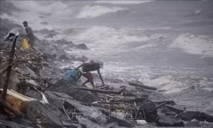 Bão Yutu hoành hành tại Philippines, 5 người thiệt mạng và 30 người bị vùi lấp