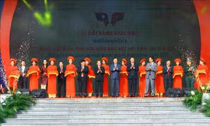 Khai mạc Ngày hội 'Thắm tình hữu nghị đặc biệt Việt Nam - Lào'