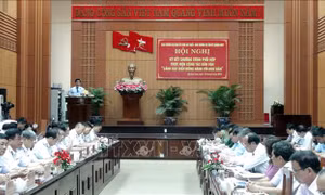 Cảnh sát Biển Việt Nam đồng hành với ngư dân vươn khơi, bám biển