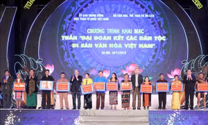 Thủ tướng: Không ngừng khơi dậy khát vọng và ý chí, lòng tự hào dân tộc 