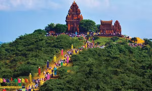 Triển lãm 'Việt Nam những sắc màu văn hóa'