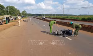 Xe máy đi ngược chiều gây tai nạn khiến hai người thương vong
