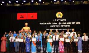Đổi mới, sáng tạo, chăm lo tới công nhân, người lao động