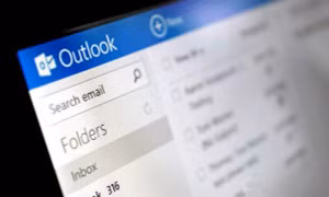 Microsoft cảnh báo về các vụ tấn công tài khoản e-mail Outlook