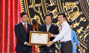 Kỷ niệm 10 năm thành lập thành phố Vĩnh Long