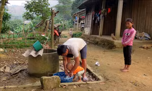 Dân 'khát' bên công trình nước sạch tiền tỷ 
