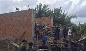 Sập giàn giáo, hai người thương vong
