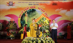 Hàng nghìn tăng ni, phật tử tham dự Đại lễ Phật đản tại Ninh Bình