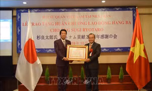 Trao tặng Huân chương Lao động hạng Ba cho nguyên Đại sứ đặc biệt Việt-Nhật Sugi Ryotaro 