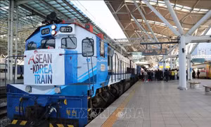 Chuyến tàu đặc biệt với 200 vị khách ASEAN - Hàn Quốc 