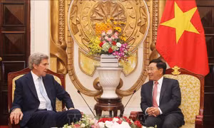 Phó Thủ tướng Phạm Bình Minh tiếp cựu Ngoại trưởng Hoa Kỳ John Kerry