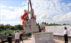 Lễ đặt tượng đài ngành Giao bưu và Vô tuyến điện Nam Bộ tại Cà Mau