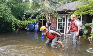 Tổng thống Donald Trump tuyên bố tình trạng khẩn cấp do bão tại bang Louisiana 