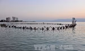 Đi tìm lời giải đáp về sự hình thành muối ở Biển Chết