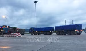 Xe biển kiểm soát Lào khi lưu thông phải tuân theo quy định của pháp luật Việt Nam