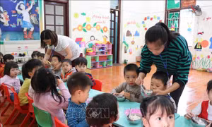 Đối thoại với phụ huynh sau nghi vấn thịt lợn có biểu hiện lạ tại trường mầm non ở Bắc Ninh