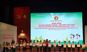 Hành trình 'Tự hào truyền thống, tiếp bước cha anh'
