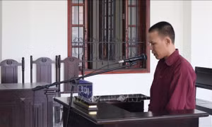Phạt 13 năm tù kẻ đánh vợ 'hờ' và trộm điện thoại tại trụ sở Công an