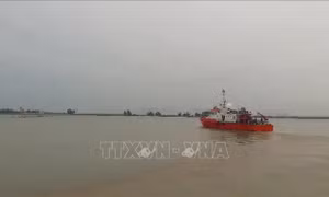 Nỗ lực tìm kiếm 7 ngư dân bị nạn trên vùng biển Côn Đảo