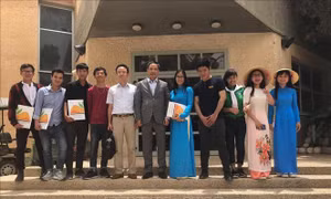 Lễ tốt nghiệp và trao chứng chỉ tốt nghiệp cho các sinh viên Việt Nam tại Israel