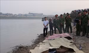Tắm sông Đà, 8 học sinh bị tử vong thương tâm