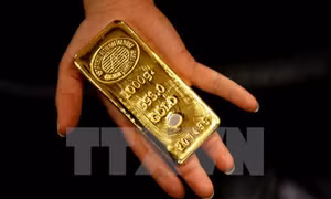 Vàng thế giới xuống giá giữa lúc thị trường chờ đợi biên bản cuộc họp của Fed