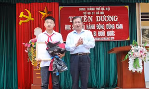  Hà Nội khen thưởng học sinh dũng cảm cứu hai em nhỏ bị đuối nước