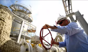 Giá dầu châu Á tăng khoảng 1%