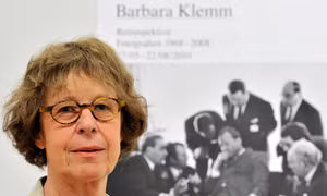 Khám phá thế giới 'đen - trắng' của tượng đài Barbara Klemm