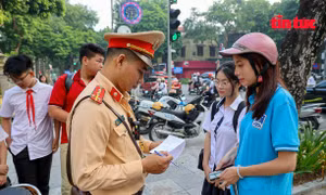 Giáo dục kỹ năng giao thông cho học sinh: Hành trình bền bỉ của CSGT Hà Nội