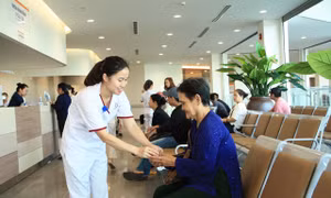 TP Hồ Chí Minh thông báo 52 cơ sở y tế khám bệnh tại nhà cho người cao tuổi