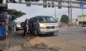 TP Hồ Chí Minh tạm dừng hoạt động xe hợp đồng trên 9 chỗ đi và đến thành phố 