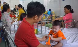 Cảnh báo nguy cơ sốt xuất huyết trên diện rộng, nhiều trường hợp bệnh sốc nặng 