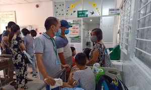 Thêm nhiều học sinh và giáo viên trường Bình Trưng Đông nhập viện