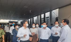 Lãnh đạo TP Hồ Chí Minh kiểm tra đột xuất công tác phòng dịch COVID-19 tại các bệnh viện