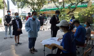 Trên 85.000 học sinh thi tốt nghiệp THPT tại TP Hồ Chí Minh tham gia lấy mẫu xét nghiệm COVID-19
