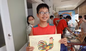 Bệnh nhi hào hứng tham gia vẽ tranh cát Đông Hồ gửi lời tri ân thầy cô nhân ngày 20/11