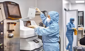 Việt Nam và Nga ký kết thỏa thuận chiến lược về chuyển giao công nghệ vaccine mRNA điều trị ung thư
