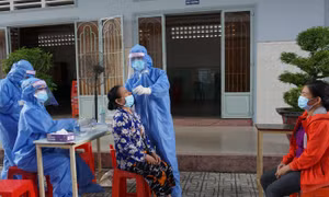 TP Hồ Chí Minh 'căng mình' trong cuộc chiến với dịch COVID-19 - Bài 1: Tình thế cấp bách