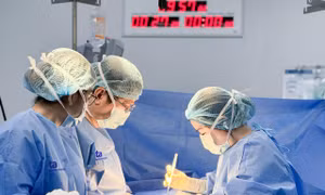 Khối u xơ tử cung to gấp 3 lần sau một năm tự uống thuốc nam điều trị