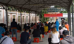 TP Hồ Chí Minh chưa rút ngắn thời gian tiêm mũi 2 vaccine AstraZeneca 