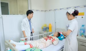 Thang máy rơi tự do khiến một phụ nữ bị chấn thương nghiêm trọng