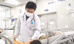 TP Hồ Chí Minh: Nữ thí sinh phải nằm làm bài thi vào lớp 10 nhập viện cấp cứu