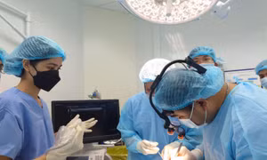 Cảnh báo biến chứng nguy hiểm từ phương pháp căng da mặt bằng chỉ không an toàn