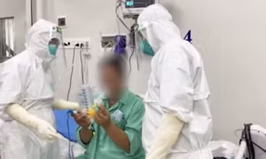 Chiến sĩ công an quận Tân Phú mắc COVID-19 đã cai ECMO và âm tính lần 1