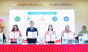UEF ký kết hợp tác với 44 trường đại học, viện đào tạo kế toán của Indonesia và Malaysia