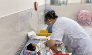 TP Hồ Chí Minh: Khám sức khoẻ miễn phí cho những trẻ được sinh trong tâm dịch COVID-19